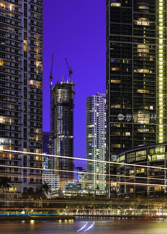 来自迈阿密河的Brickell Skyline